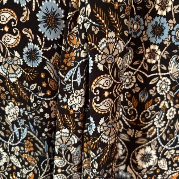Sleeveless Boho Bow Neck Floral Blouse - Black with Blue and Rust  Size Large - Picture 2 of 4